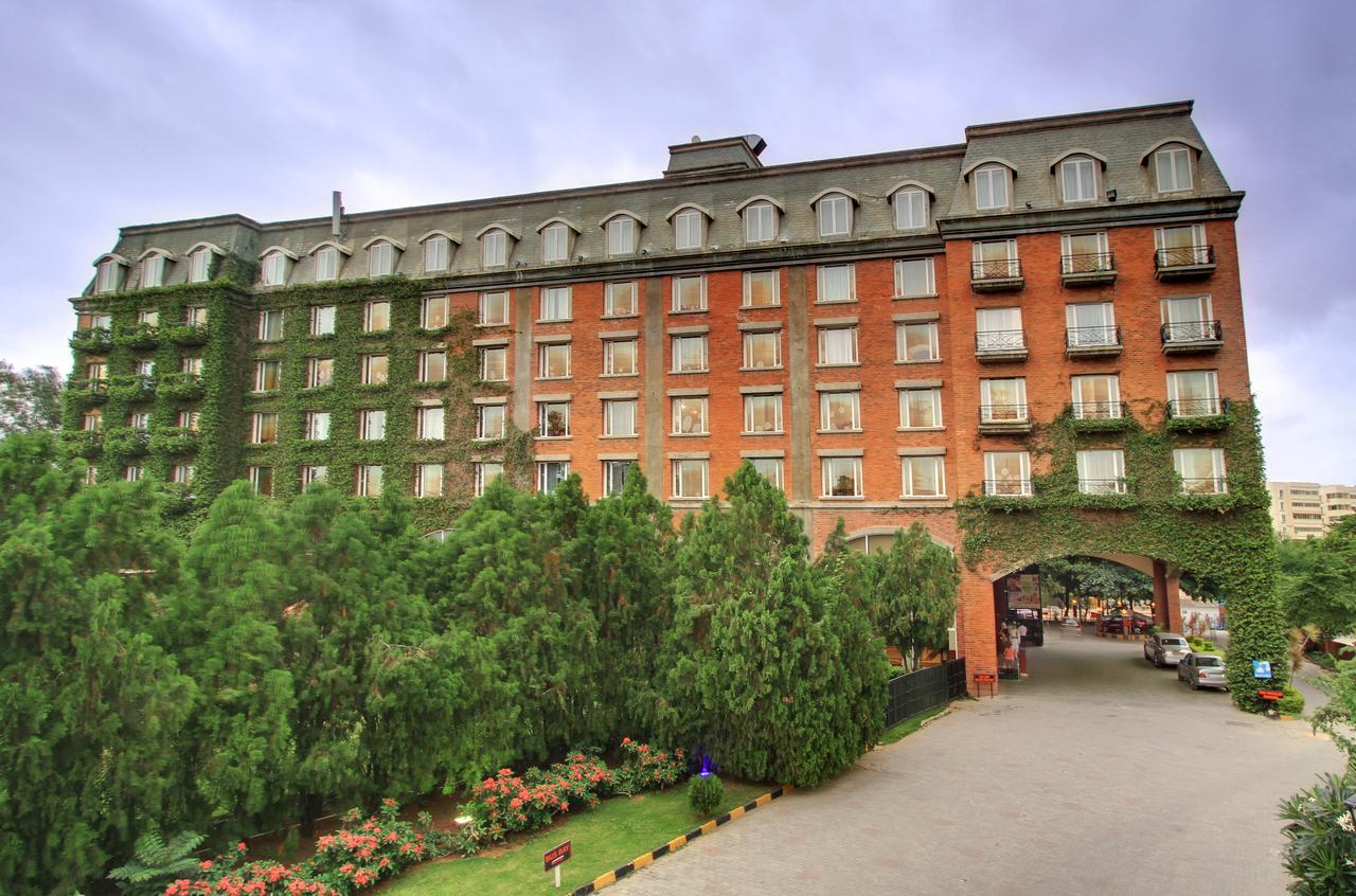 Hotel Royal Orchid Bengalúr Exteriér fotografie